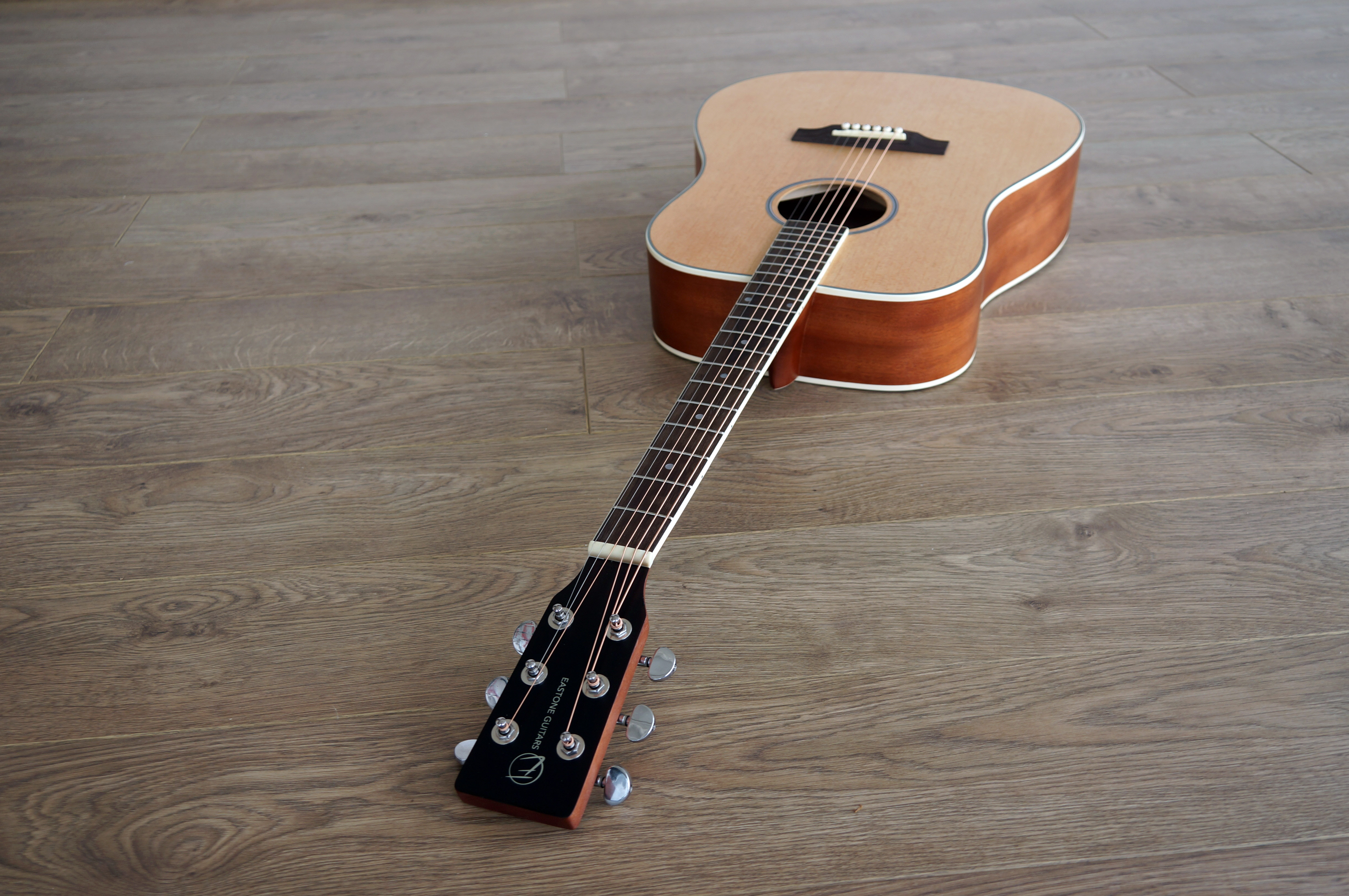 Guitare folk Eastone, Guitare acoustique Eastone