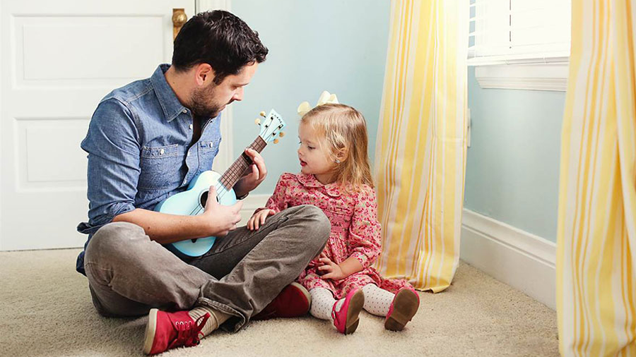 Choisir la bonne taille de guitare pour un enfant