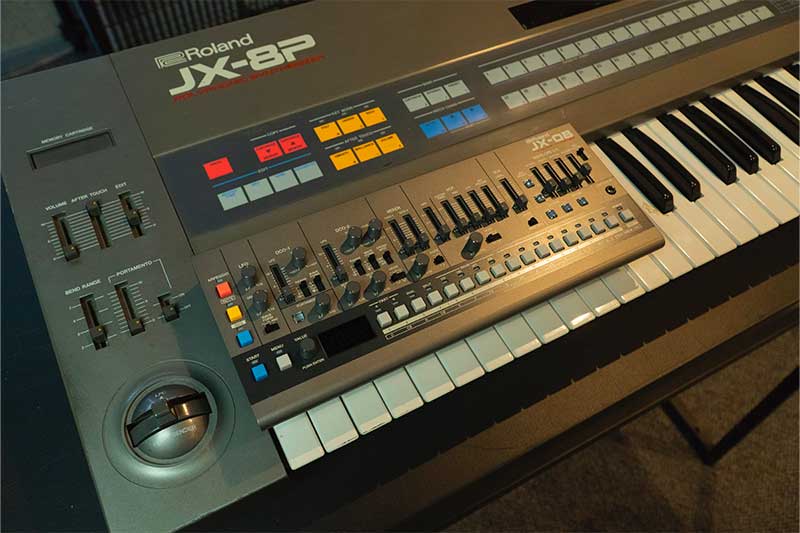 roland synthetiseur legendaire tr-808 juno jupiter