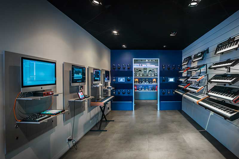 universal audio contact star's music