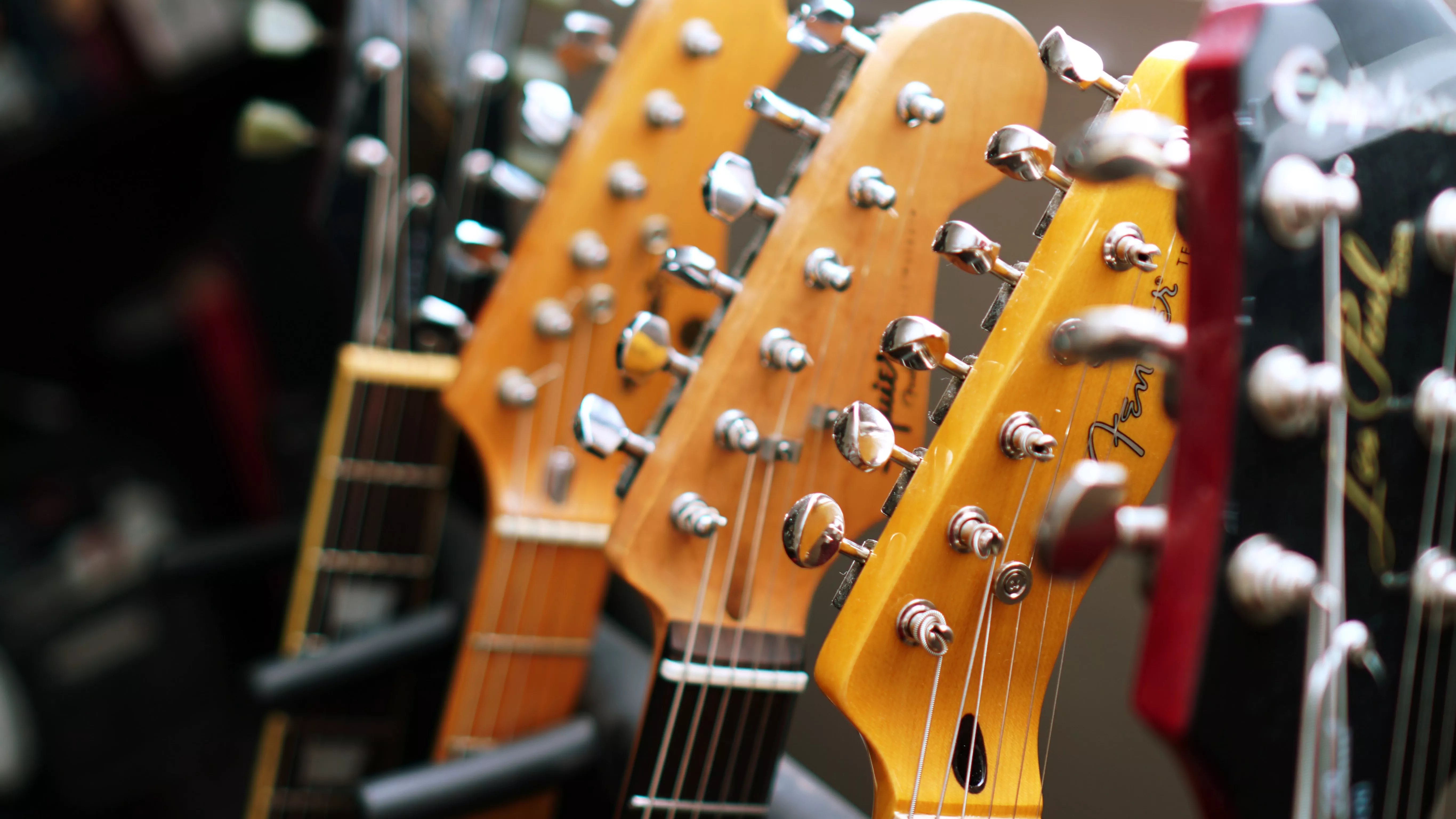 Comment changer les cordes d'une guitare électrique