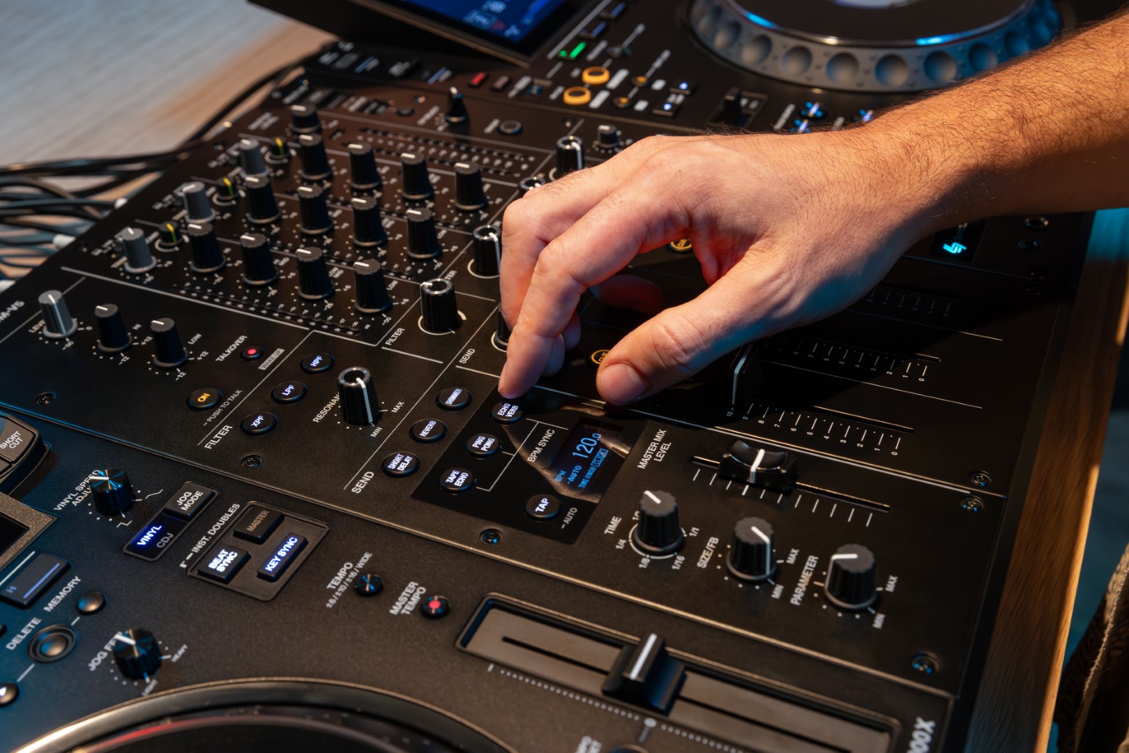 Alphatheta Djm-v5 - Table De Mixage Dj - Variation 13