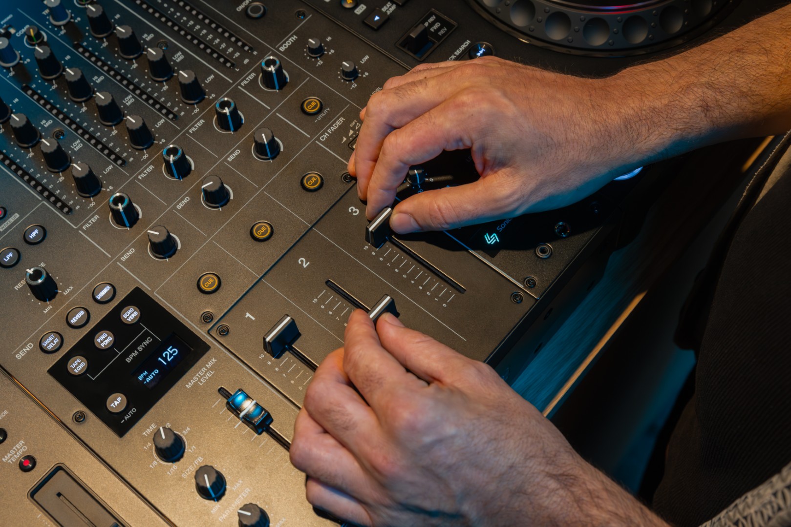 Alphatheta Djm-v5 - Table De Mixage Dj - Variation 16