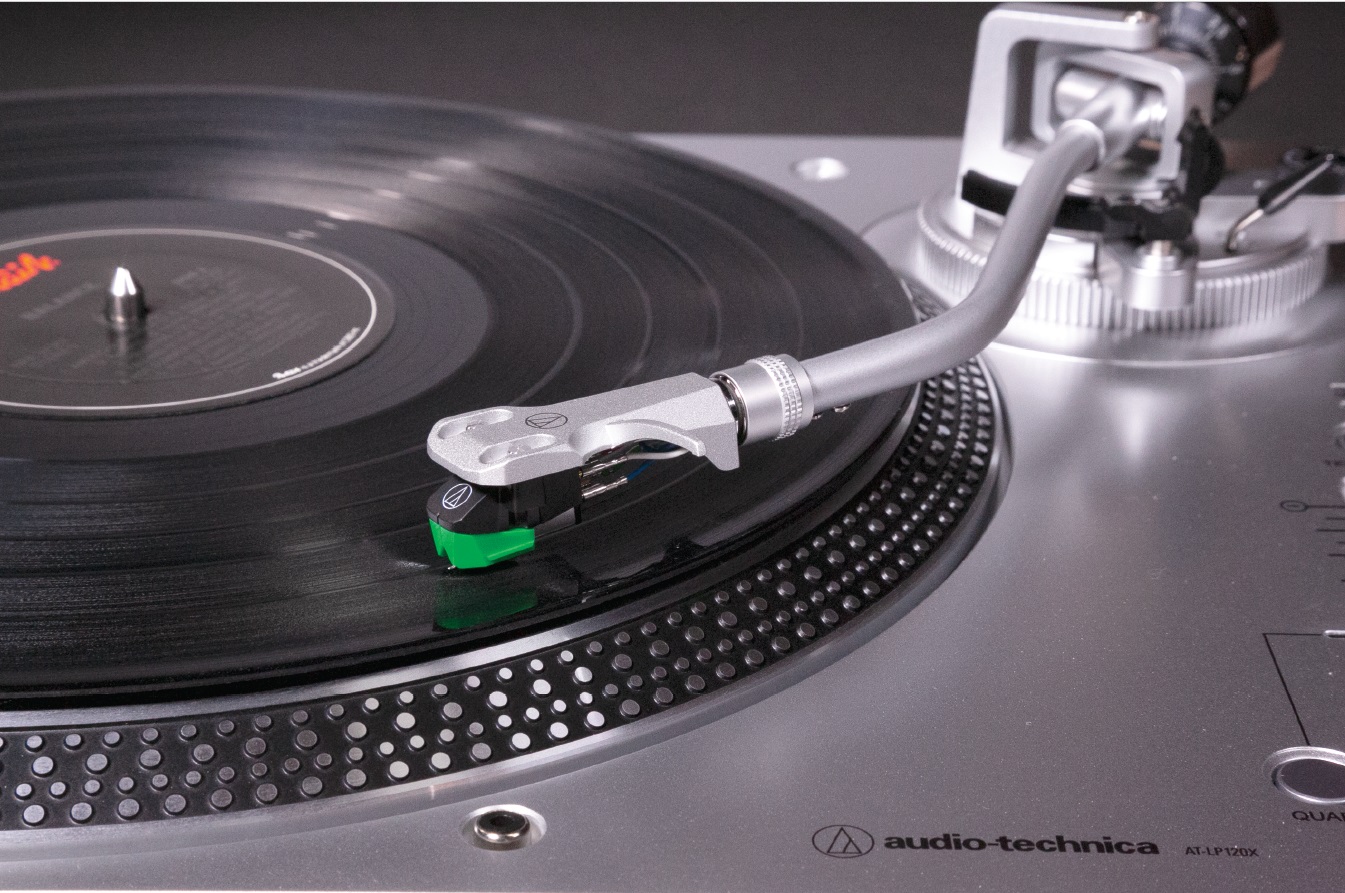 Audio-technica - AT-LP120XUSB Platine vinyle à entraînement direct - Argent  - Platine vinyles