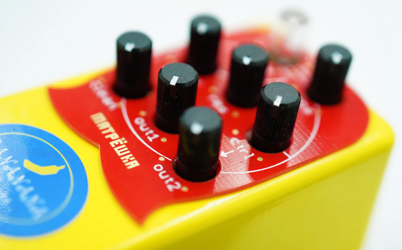 Bananana Effects Matryoshka Bass Synth - Pedale Chorus / Flanger / Phaser / Modul. / Trem. - Variation 2