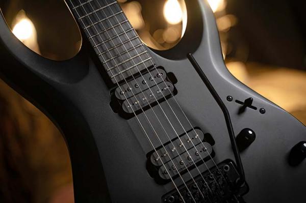 Guitare électrique solid body Cort X500 Menace - black satin