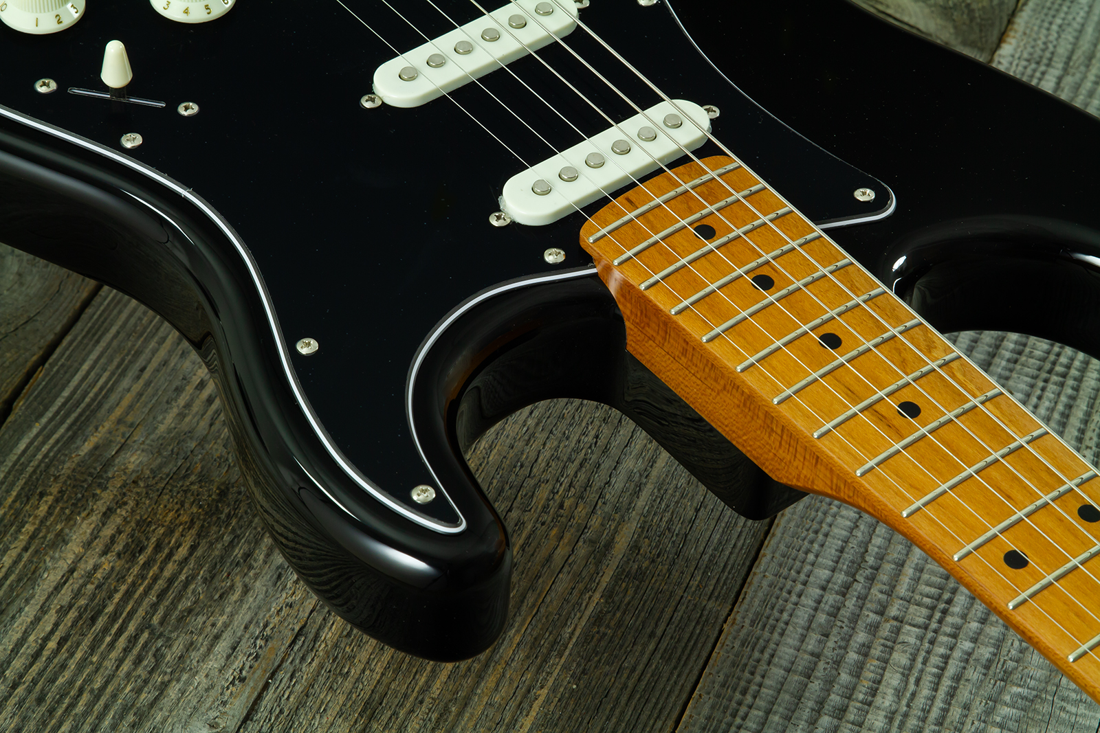 Eastone St150r-blk-rw Hss Trem Mn - Black - Guitare Électrique Forme Str - Variation 4