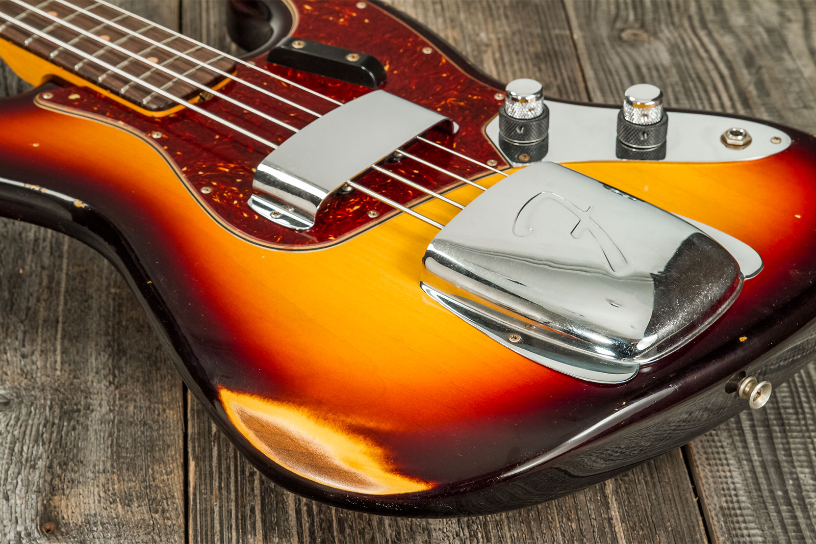Fender Custom Shop  Jazz Bass 1962 Rw #cz569015 - Relic 3-color Sunburst - Basse Électrique Solid Body - Variation 4