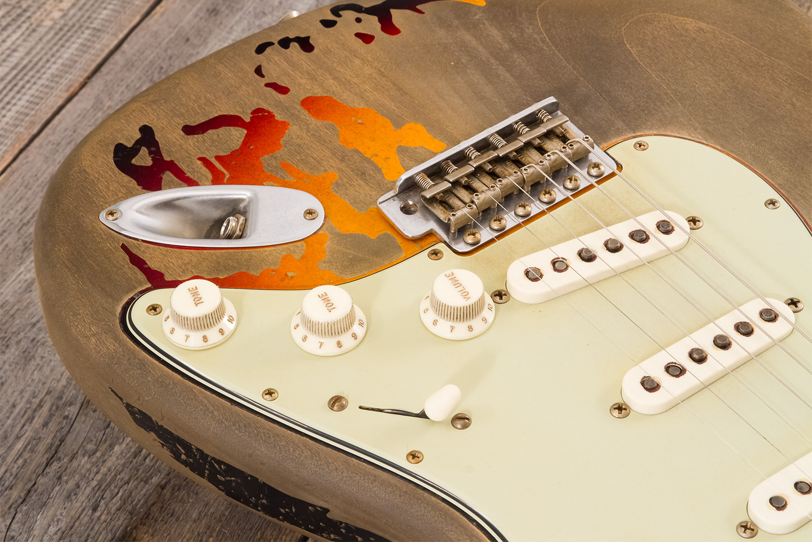 Fender Custom Shop Rory Gallagher Strat Masterbuilt D.wilson Signature 3s Trem Rw #cz574478 - Heavy Relic 3-color Sunburst - Guitare Électrique Forme 