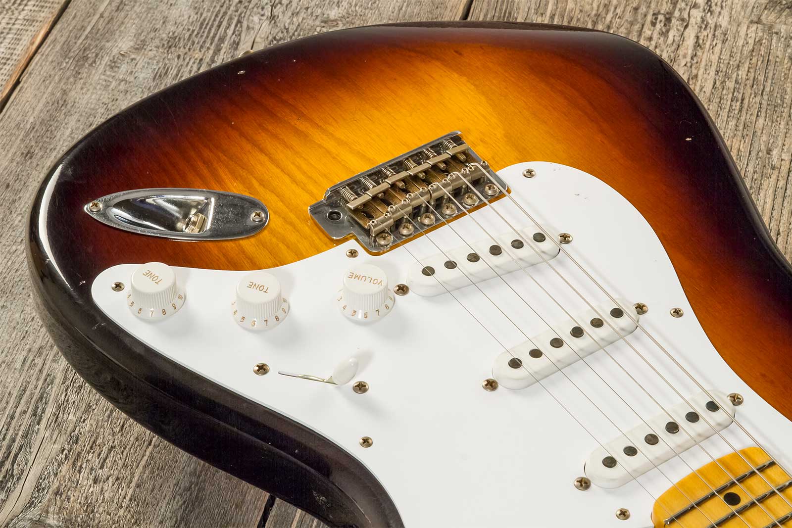 Fender Custom Shop Strat 1954 70th Anniv. 3s Trem Mn #xn4193 - Journeyman Relic Wide-fade 2-color Sunburst - Guitare Électrique Forme Str - Variation 