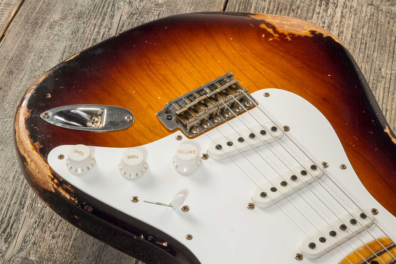 Fender Custom Shop Strat 1954 70th Anniv. 3s Trem Mn #xn4309 - Heavy Relic Wide Fade 2-color Sunburst - Guitare Électrique Forme Str - Variation 3