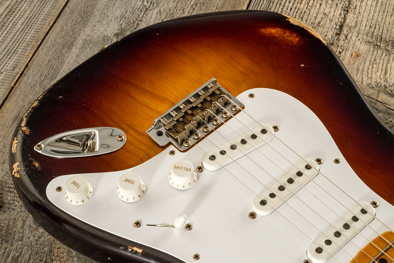 Fender Custom Shop Strat 1954 70th Anniv. 3s Trem Mn #xn4345 - Relic Wide-fade 2-color Sunburst - Guitare Électrique Forme Str - Variation 3