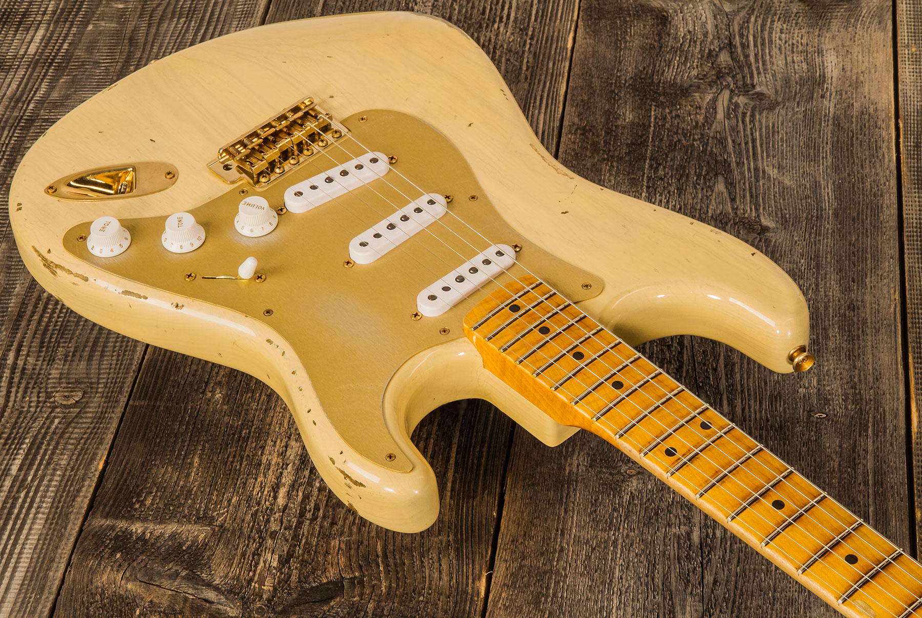 Fender Custom Shop Strat 1955 Bone Tone Usa 3s Trem Mn #cz554628 - Relic Honey Blonde W/ Gold Hardware - Guitare Électrique Forme Str - Variation 1