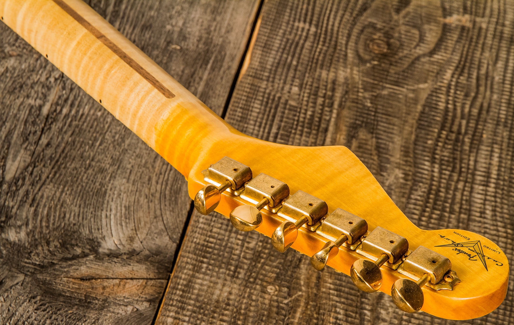 Fender Custom Shop Strat 1955 Bone Tone Usa 3s Trem Mn #cz554628 - Relic Honey Blonde W/ Gold Hardware - Guitare Électrique Forme Str - Variation 5