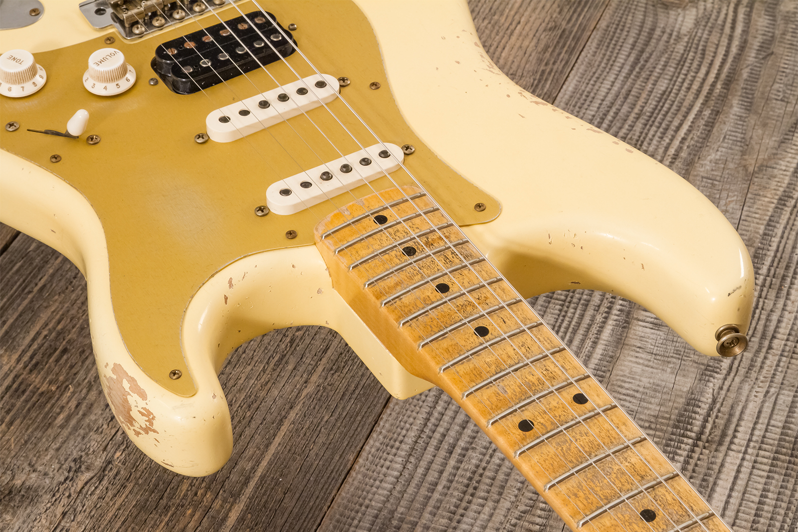 Fender Custom Shop Strat 1956 Hss Trem Mn #r143989 - Relic Vintage White - Guitare Électrique Forme Str - Variation 4