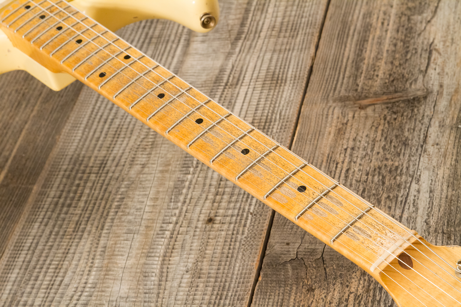 Fender Custom Shop Strat 1956 Hss Trem Mn #r143989 - Relic Vintage White - Guitare Électrique Forme Str - Variation 5