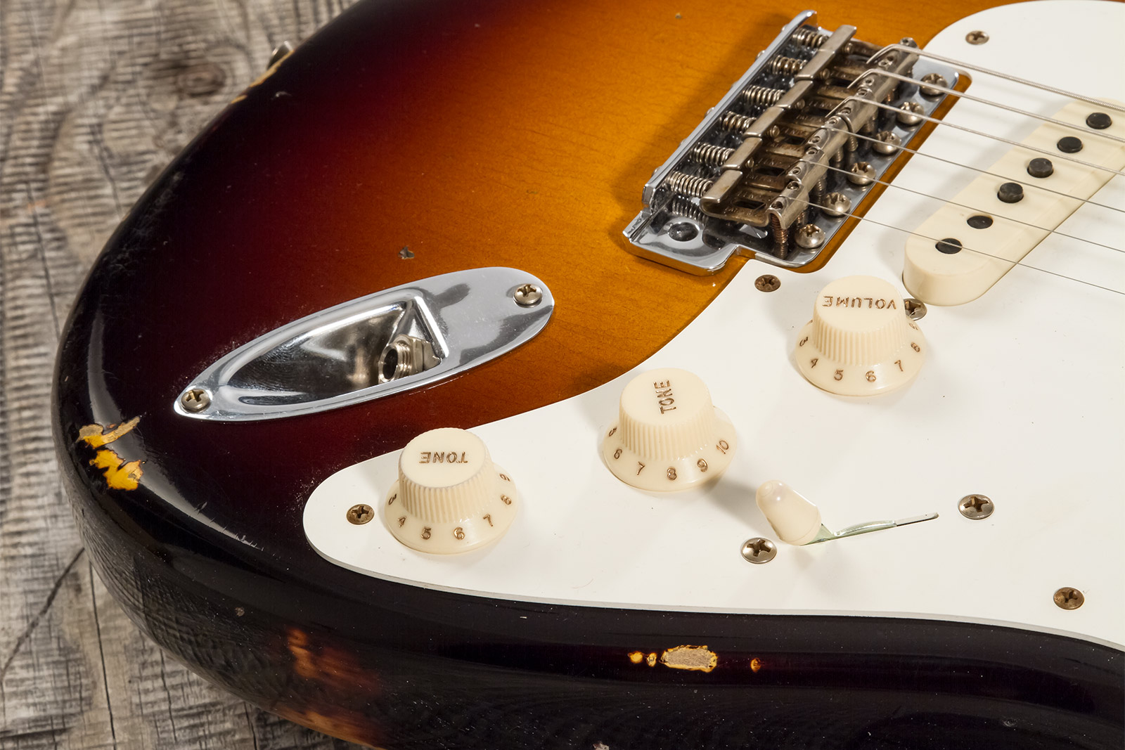 Fender Custom Shop Strat 1957 3s Trem Mn #cz571791 - Relic Wide Fade 2-color Sunburst - Guitare Électrique Forme Str - Variation 3