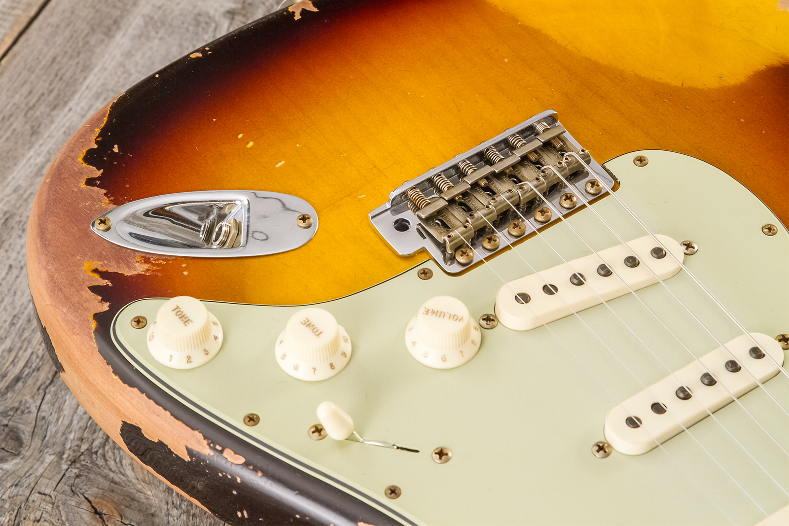 Fender Custom Shop Strat 1959 3s Trem #cz583182 - Super Heavy Relic Chocolate 3-color Sunburst - Guitare Électrique Forme Str - Variation 4