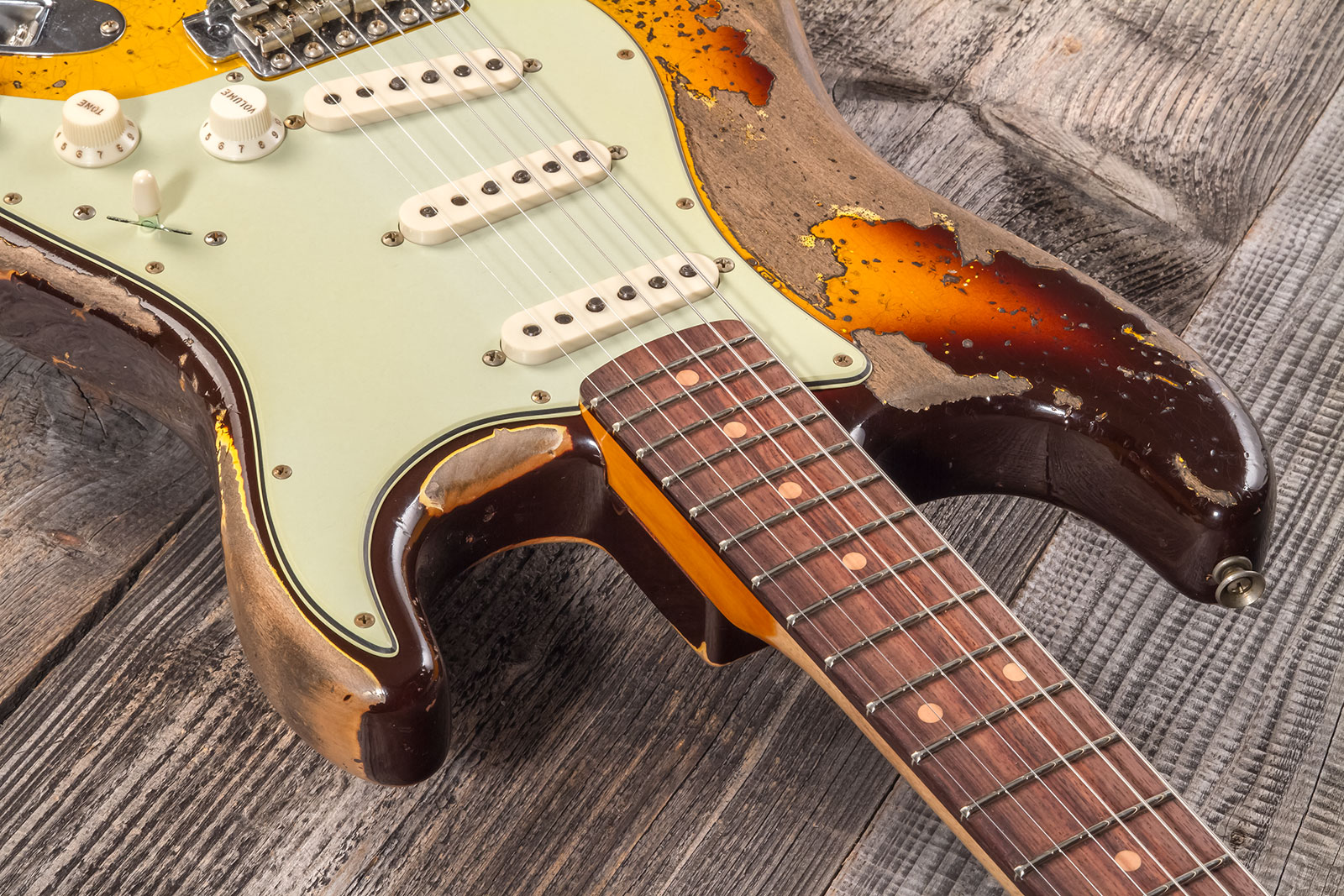 Fender Custom Shop Strat 1959 3s Trem Rw #cz569850 - Super Heavy Relic Aged Chocolate 3-color Sunburst - Guitare Électrique Forme Str - Variation 4