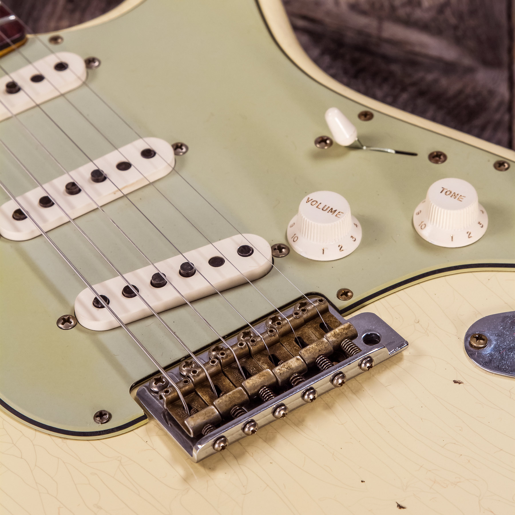 Fender Custom Shop Strat 1959 3s Trem Rw #r117393 - Relic Aged Vintage White - Guitare Électrique Forme Str - Variation 6