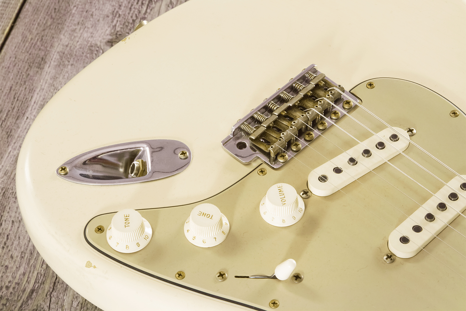 Fender Custom Shop Strat 1959 Masterbuilt D.brown 3s Trem Rw #r143697 - Journeyman Relic Vintage White - Guitare Électrique Forme Str - Variation 4