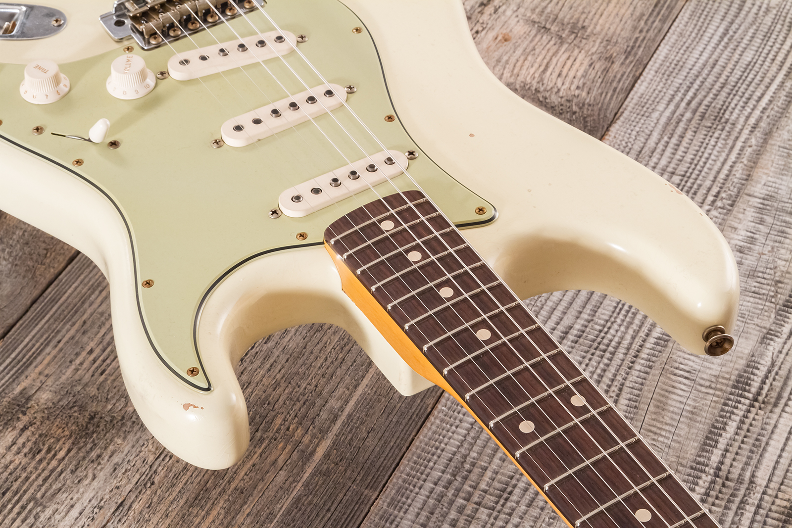 Fender Custom Shop Strat 1959 Masterbuilt D.brown 3s Trem Rw #r143697 - Journeyman Relic Vintage White - Guitare Électrique Forme Str - Variation 5