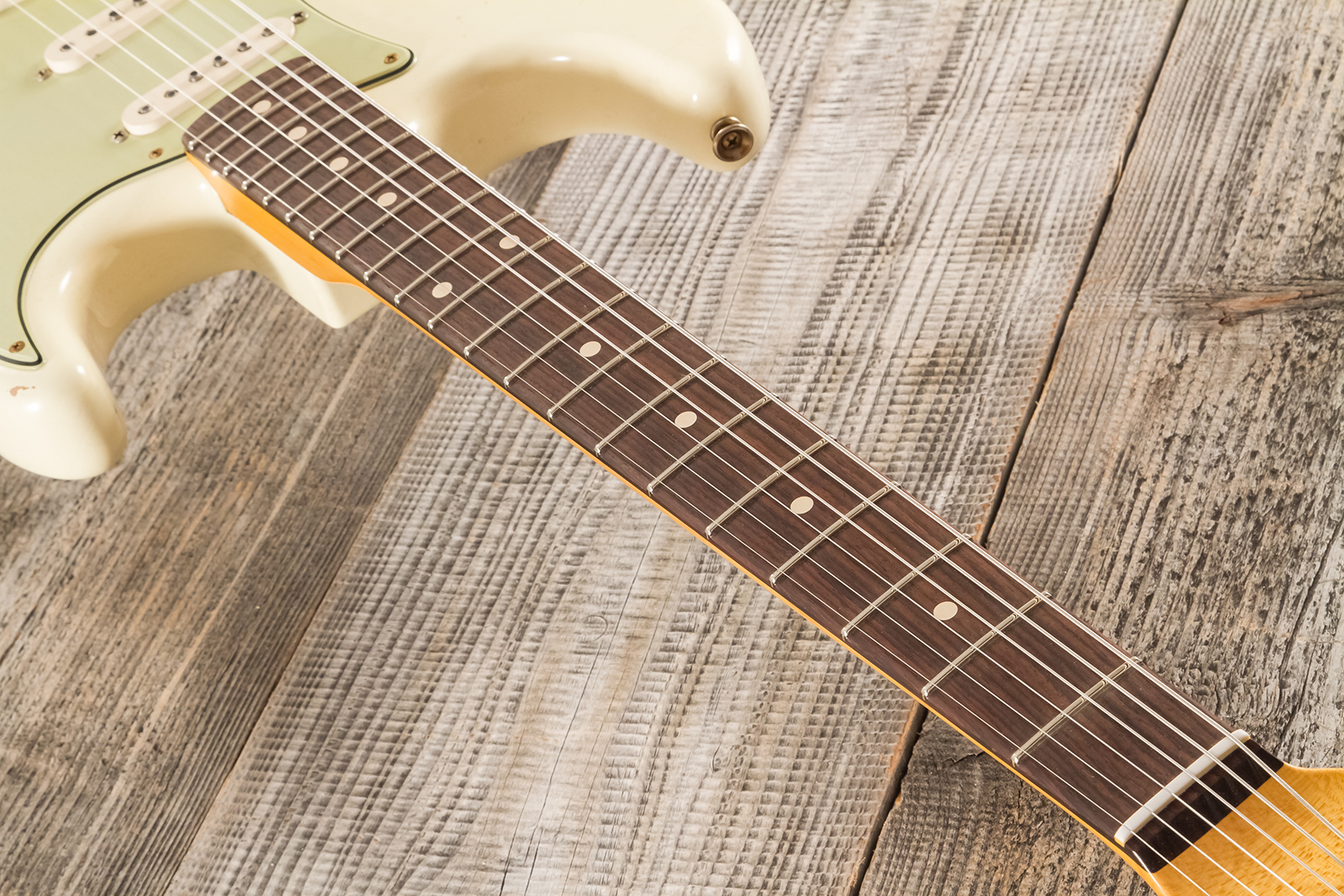 Fender Custom Shop Strat 1959 Masterbuilt D.brown 3s Trem Rw #r143697 - Journeyman Relic Vintage White - Guitare Électrique Forme Str - Variation 6