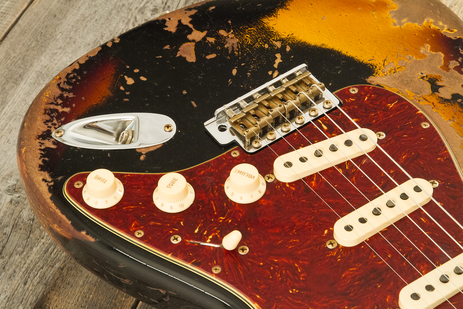 Fender Custom Shop Strat 1960 Roasted 3s Trem Rw #cz581166 - Super Heavy Relic Black O. 2-color Sunburst - Guitare Électrique Forme Str - Variation 4