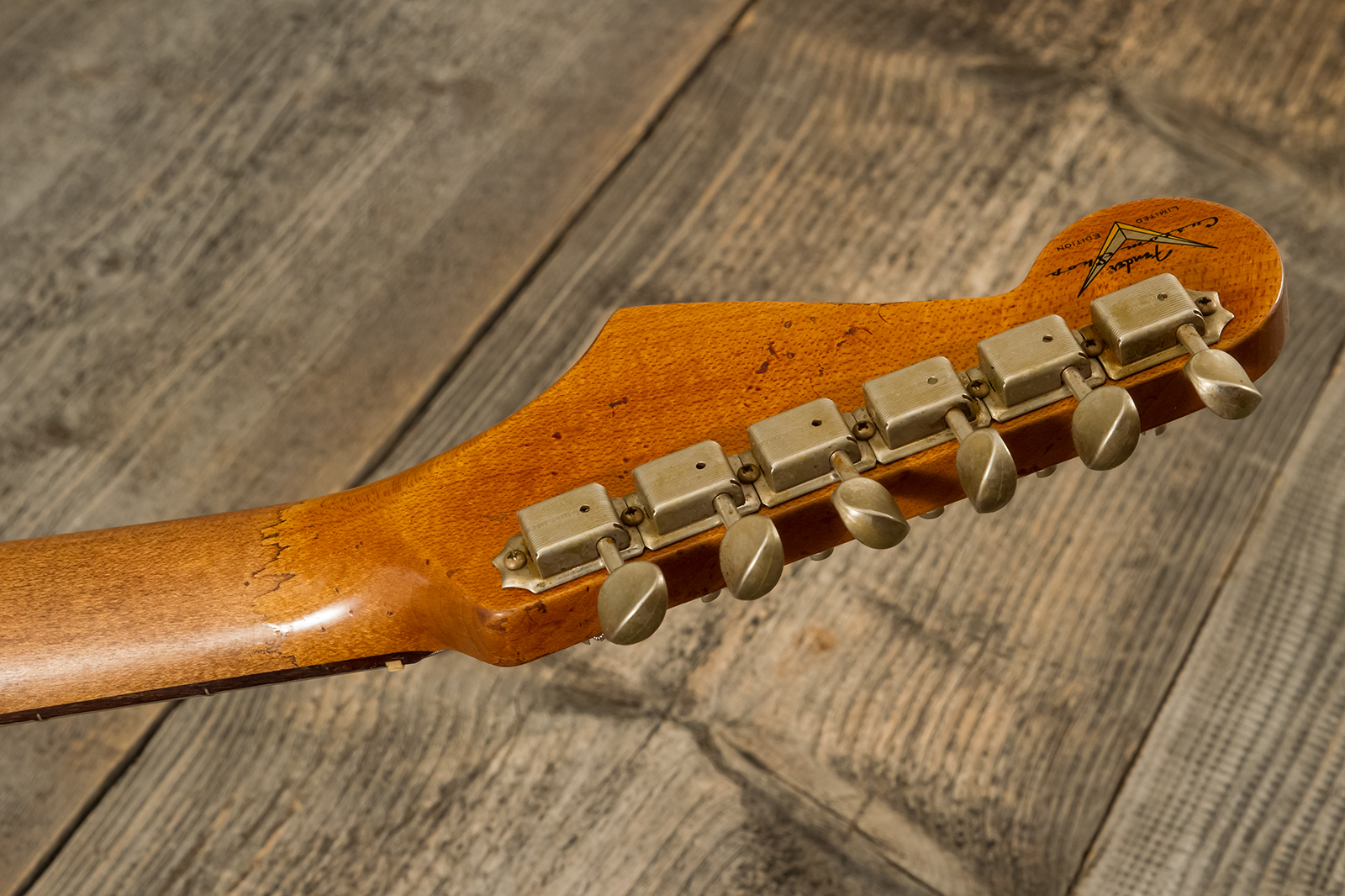 Fender Custom Shop Strat 1960 Roasted 3s Trem Rw #cz581210 - Super Heavy Relic Black O. 2-color Sunburst - Guitare Électrique Forme Str - Variation 11