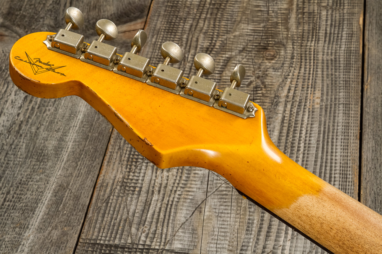 Fender Custom Shop Strat 1961 3s Trem Rw #cz573663 - Heavy Relic Aged 3-color Sunburst - Guitare Électrique Forme Str - Variation 9