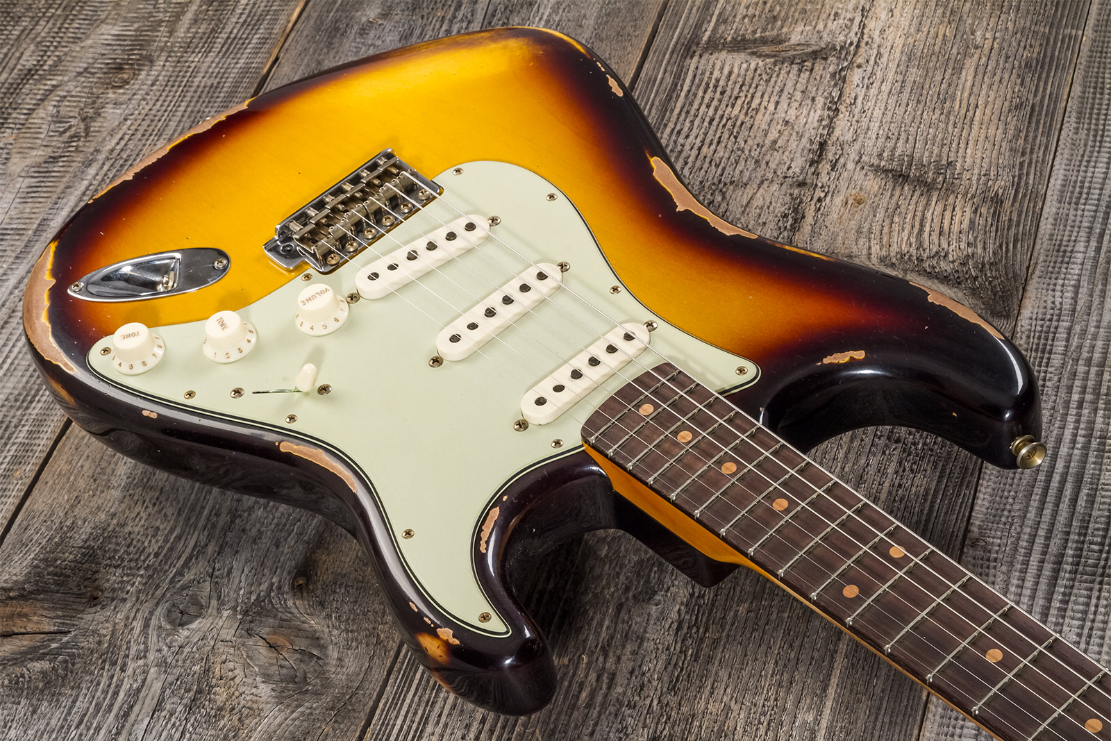Fender Custom Shop Strat 1961 3s Trem Rw #cz573663 - Heavy Relic Aged 3-color Sunburst - Guitare Électrique Forme Str - Variation 2