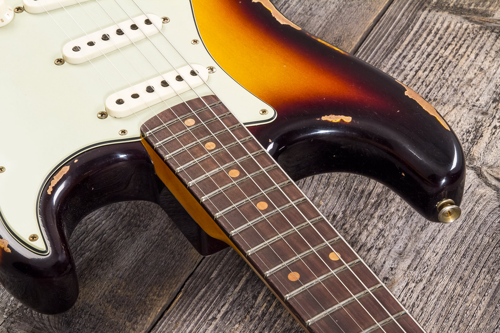 Fender Custom Shop Strat 1961 3s Trem Rw #cz573663 - Heavy Relic Aged 3-color Sunburst - Guitare Électrique Forme Str - Variation 3