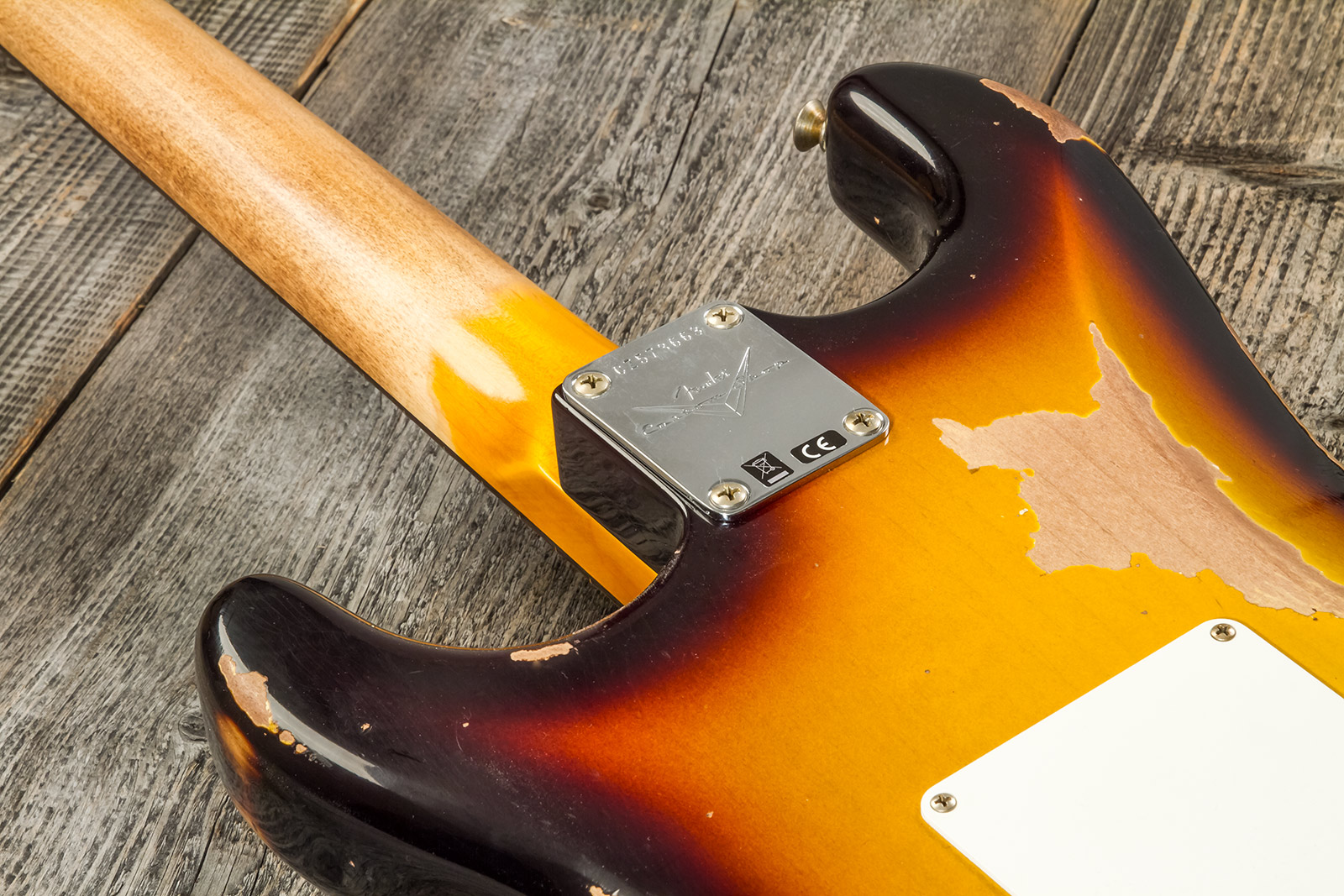 Fender Custom Shop Strat 1961 3s Trem Rw #cz573663 - Heavy Relic Aged 3-color Sunburst - Guitare Électrique Forme Str - Variation 6