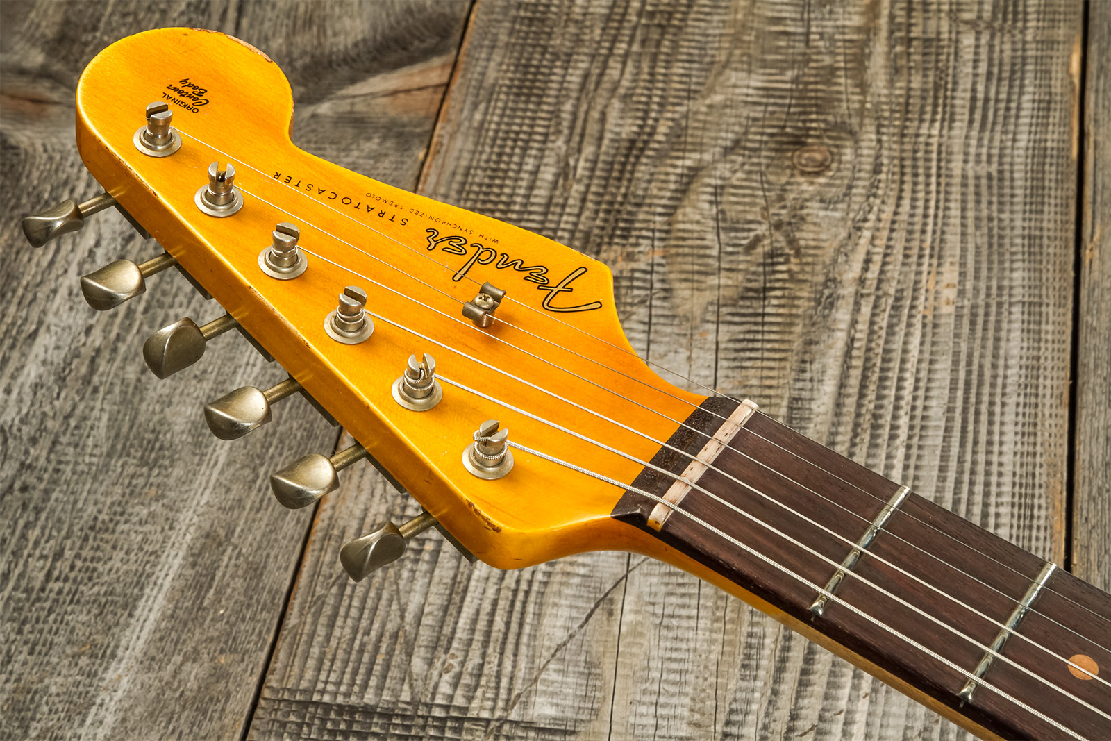 Fender Custom Shop Strat 1961 3s Trem Rw #cz573663 - Heavy Relic Aged 3-color Sunburst - Guitare Électrique Forme Str - Variation 8