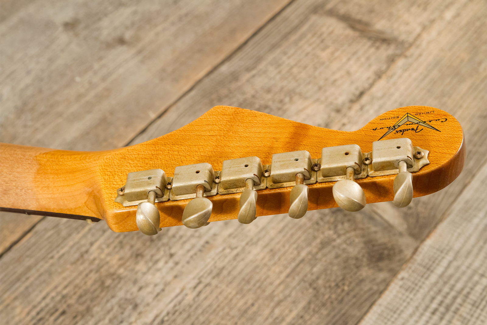 Fender Custom Shop Strat 1961 3s Trem Rw #cz580999 - Heavy Relic Sonic Blue O. 3-color Sunburst - Guitare Électrique Forme Str - Variation 13
