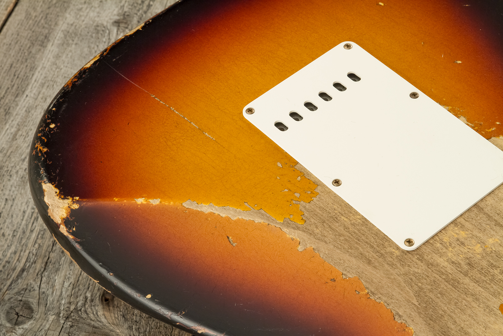 Fender Custom Shop Strat 1961 Bone Tone 3s Trem #cz584251 - Super Heavy Relic 3-color Sunburst - Guitare Électrique Forme Str - Variation 10