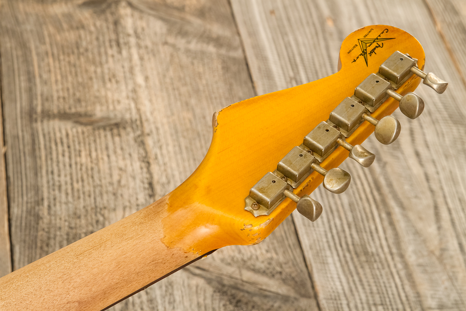 Fender Custom Shop Strat 1961 Bone Tone 3s Trem #cz584251 - Super Heavy Relic 3-color Sunburst - Guitare Électrique Forme Str - Variation 13