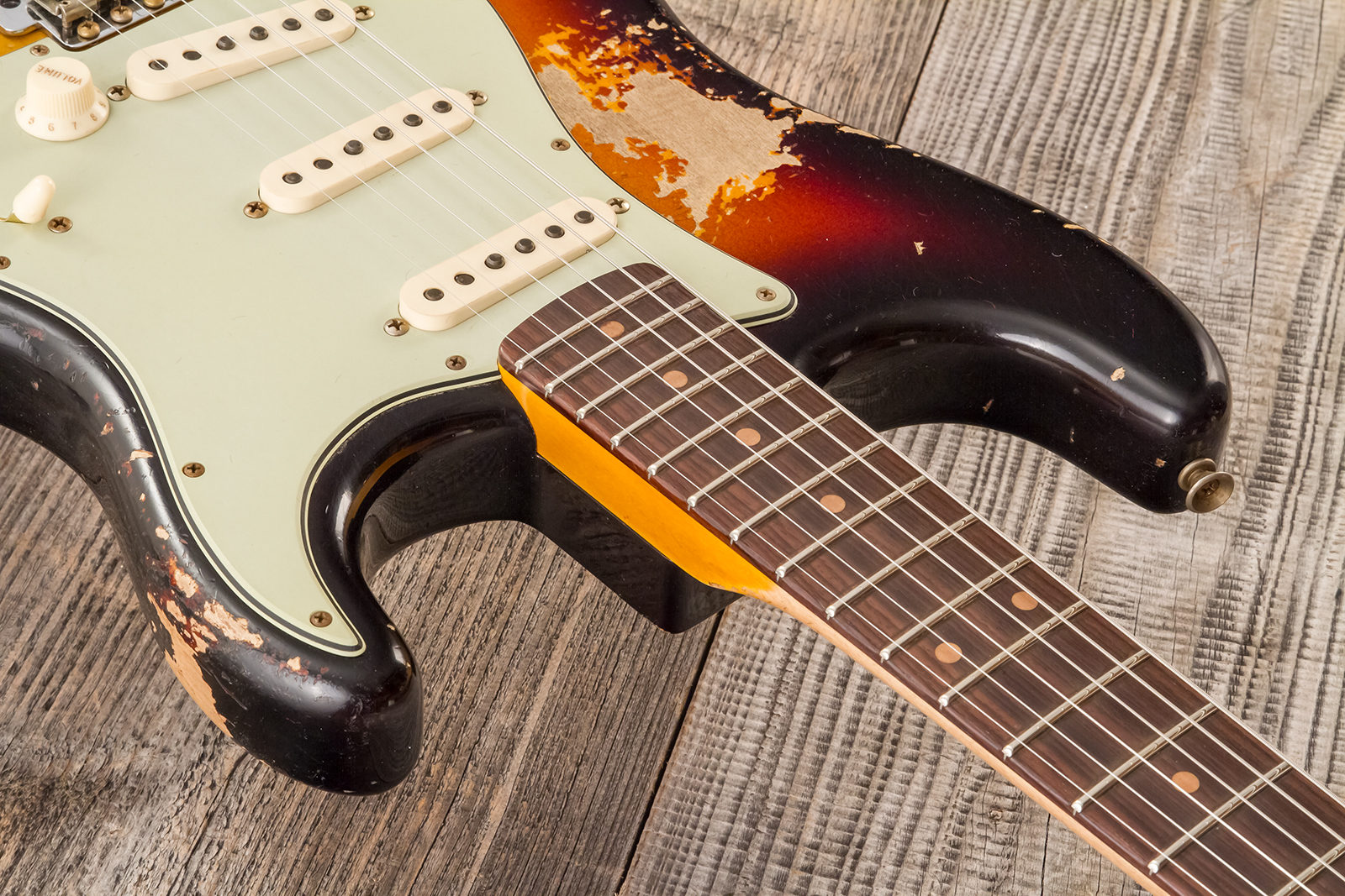 Fender Custom Shop Strat 1961 Bone Tone 3s Trem #cz584251 - Super Heavy Relic 3-color Sunburst - Guitare Électrique Forme Str - Variation 5
