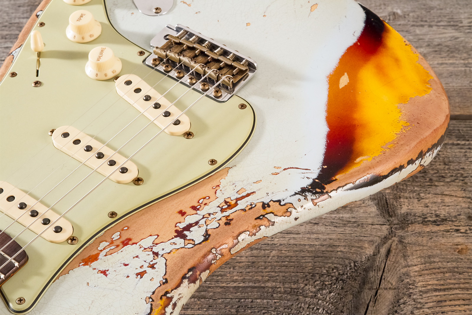 Fender Custom Shop Strat 1961 Bone Tone 3s Trem Rw #cz583129 - Super Heavy Relic Sonic Blue O. 3-color Sunburst - Guitare Électrique Forme Str - Varia