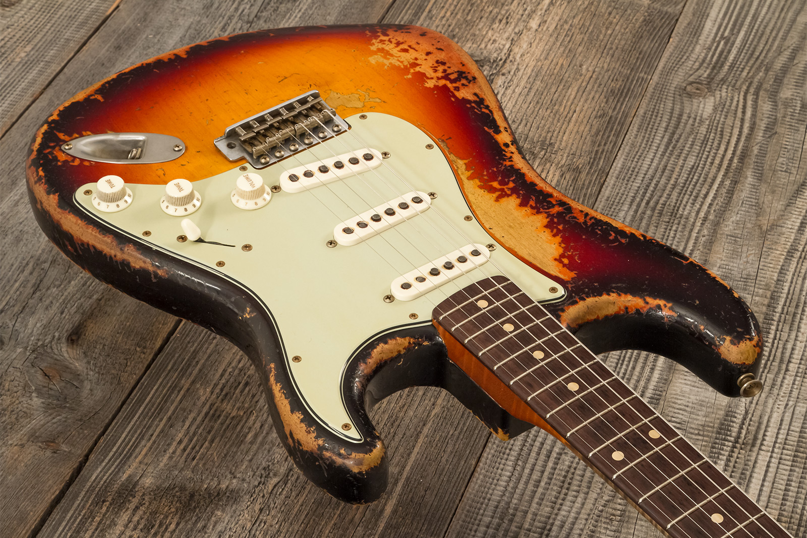 Fender Custom Shop Strat 1961 Masterbuilt D.wilson 3s Trem Rw #cz552177 - Heavy Relic 3-color Sunburst - Guitare Électrique Forme Str - Variation 2