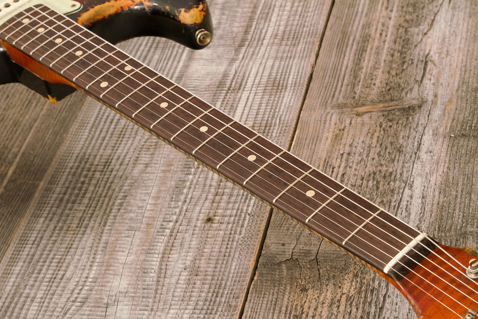 Fender Custom Shop Strat 1961 Masterbuilt D.wilson 3s Trem Rw #cz552177 - Heavy Relic 3-color Sunburst - Guitare Électrique Forme Str - Variation 5