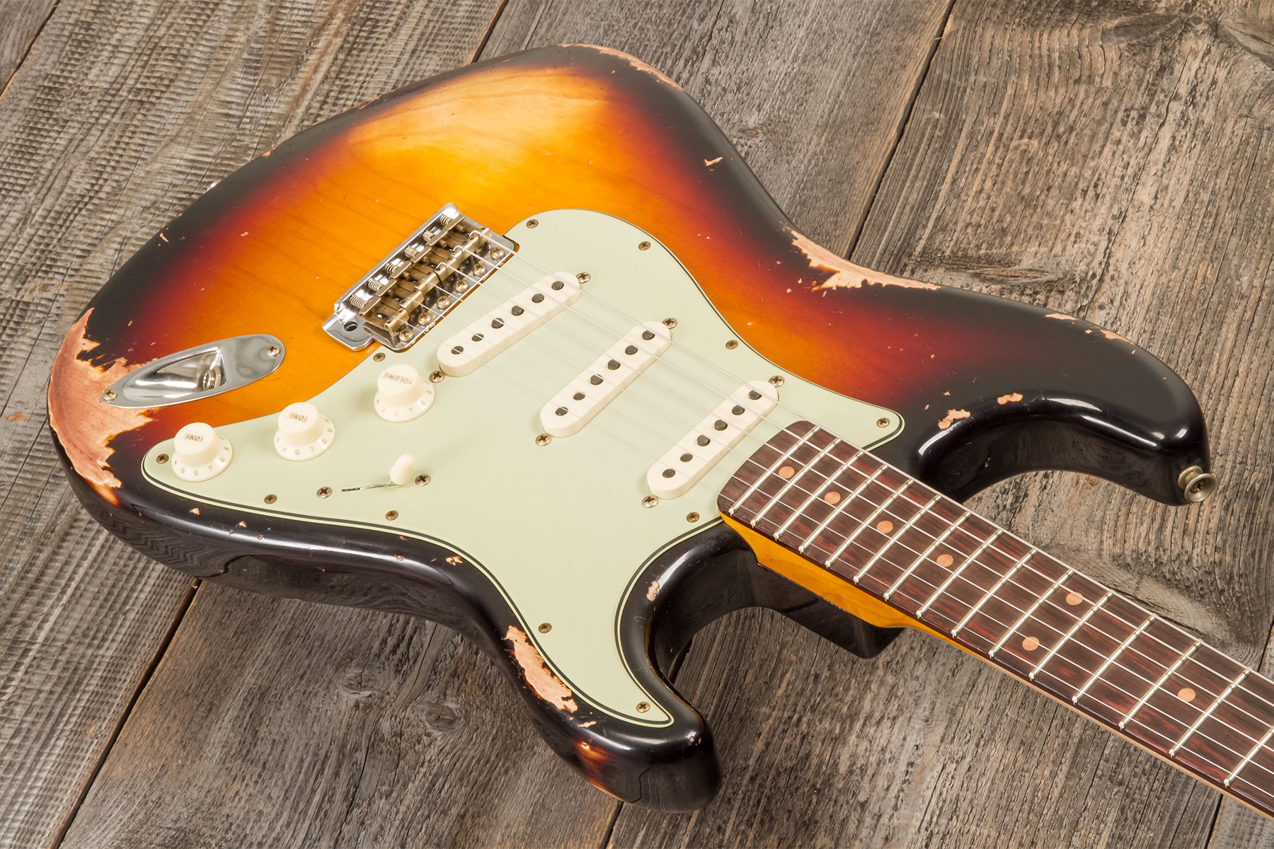 Fender Custom Shop Strat 1962 6s Trem Rw #cz580826 - Heavy Relic 3-color Sunburst - Guitare Électrique Forme Str - Variation 2