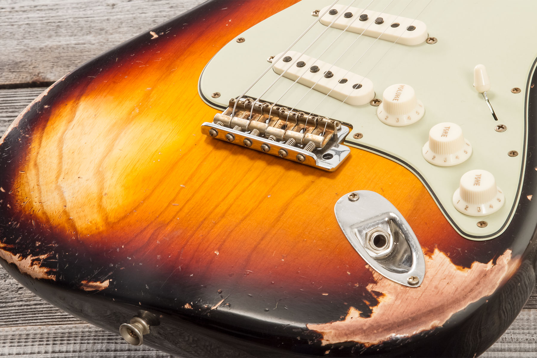 Fender Custom Shop Strat 1962 6s Trem Rw #cz580826 - Heavy Relic 3-color Sunburst - Guitare Électrique Forme Str - Variation 3