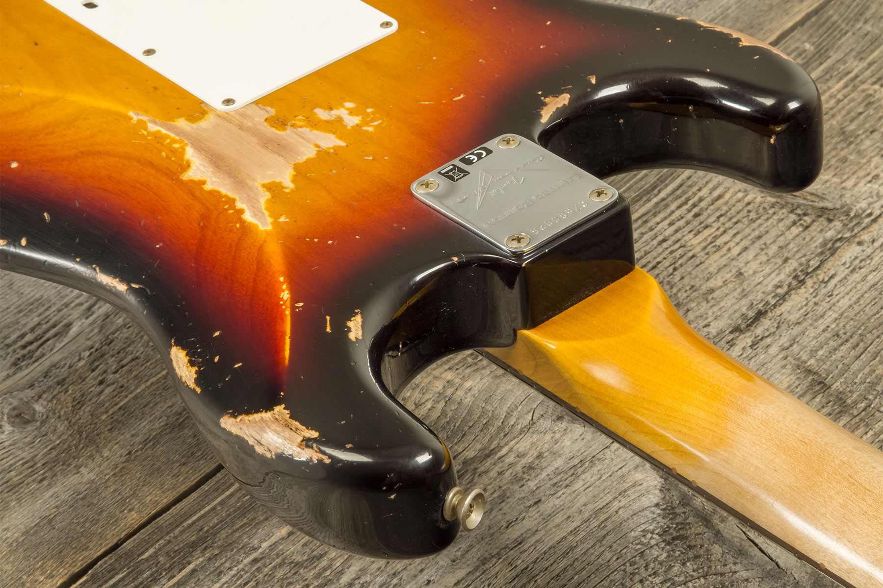 Fender Custom Shop Strat 1962 6s Trem Rw #cz580826 - Heavy Relic 3-color Sunburst - Guitare Électrique Forme Str - Variation 8