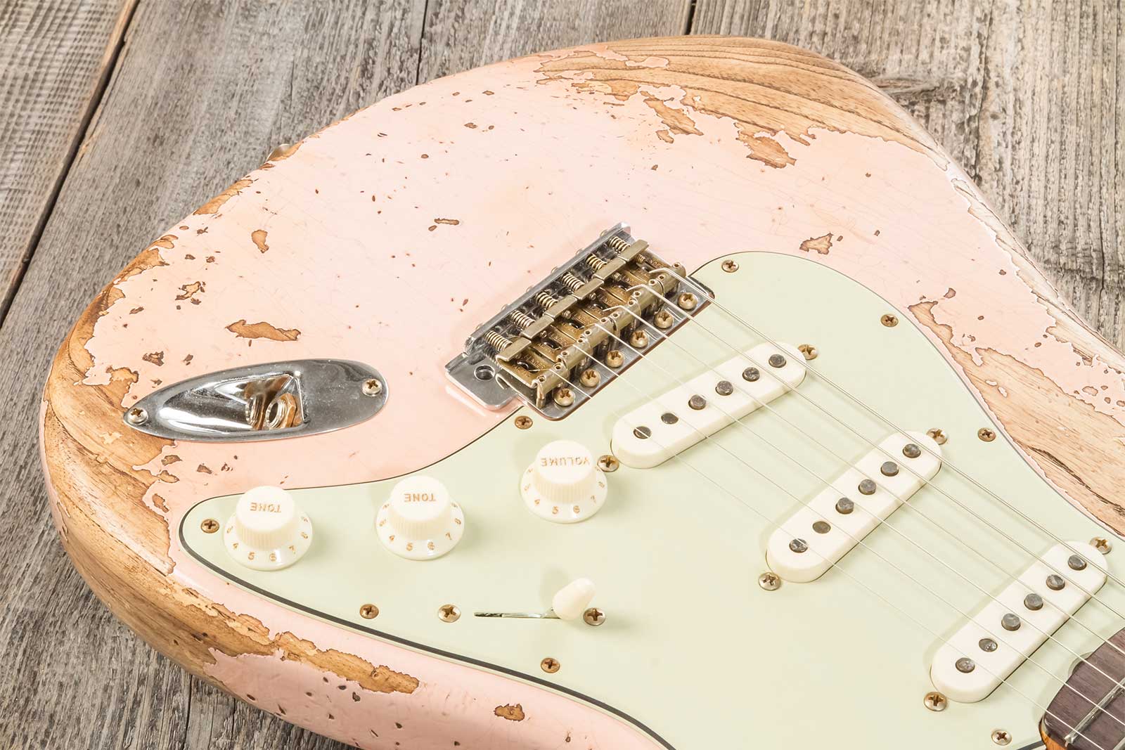 Fender Custom Shop Strat 1963 3s Trem Rw #r136150 - Super Heavy Relic Shell Pink - Guitare Électrique Forme Str - Variation 3