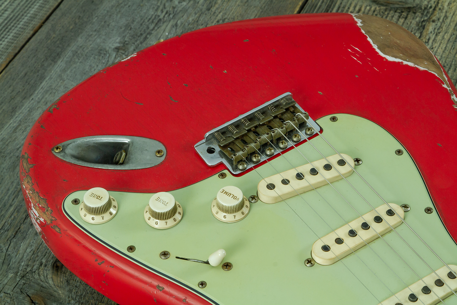 Fender Custom Shop Strat 1963 Mb A.macnutt 3s Trem Rw #r144111 - Relic Fiesta Red - Guitare Électrique Forme Str - Variation 5