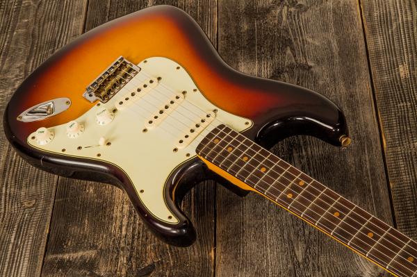 Guitare électrique solid body Fender Custom Shop 1964 Stratocaster - journeyman relic target 3-color sunburst