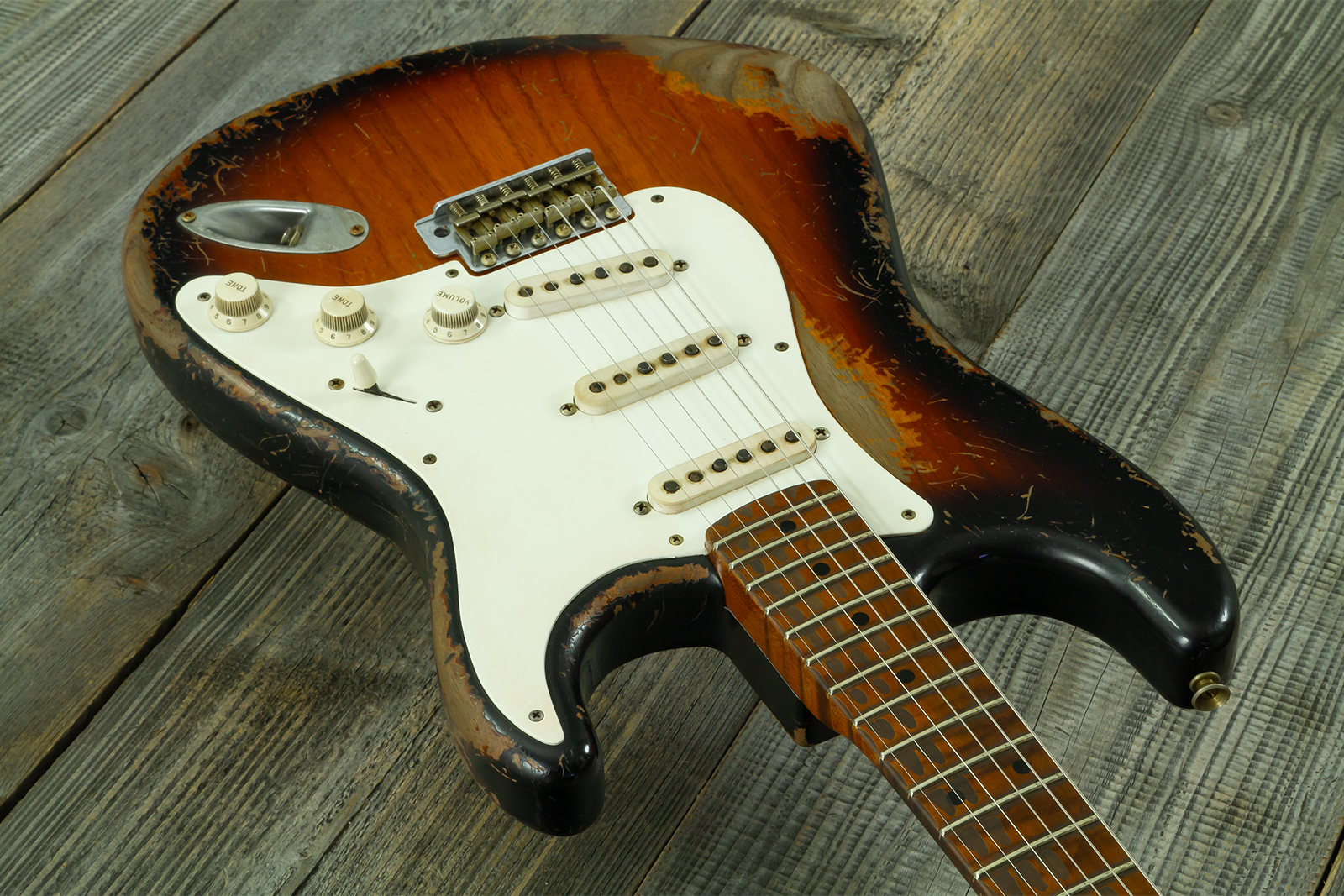 Fender Custom Shop Strat 50s Mb A.macnutt 3s Trem Rw #r132343 - Heavy Relic 2-color Sunburst - Guitare Électrique Forme Str - Variation 2