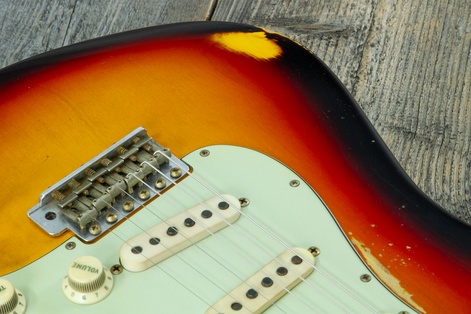 Fender Custom Shop Strat 60s Mb A.hicks 3s Trem Rw #4681 #ah0416 - Relic 3-color Sunburst - Guitare Électrique Forme Str - Variation 3