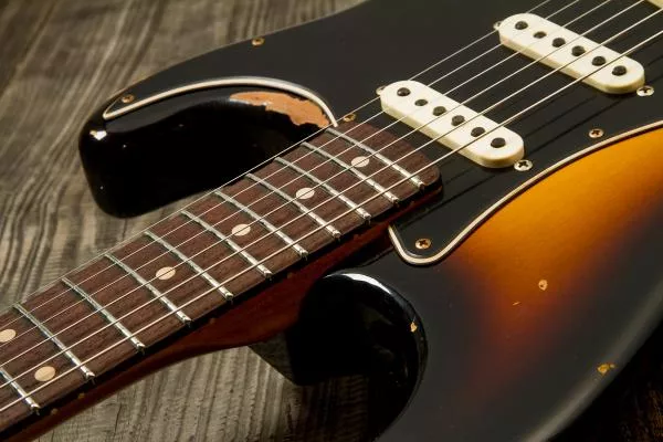 Guitare électrique solid body Fender Custom Shop Dual-Mag II Stratocaster Ltd #CZ563967 - heavy relic 3-color sunburst